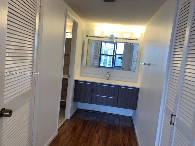 Apartment for rent  Unit #1721 - photo 6207152