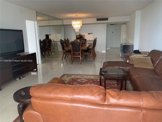 Apartment for rent  Unit #1721 - photo 6207153