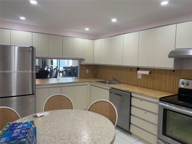 Apartment for rent  Unit #1721 - photo 6207155