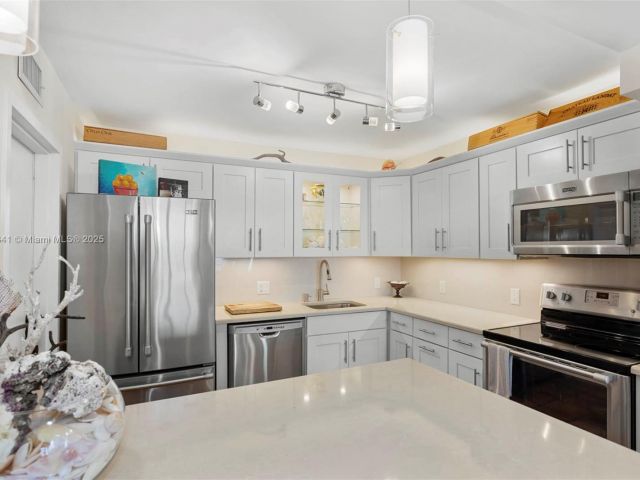 Apartment for rent  Unit #2302 - photo 6208050