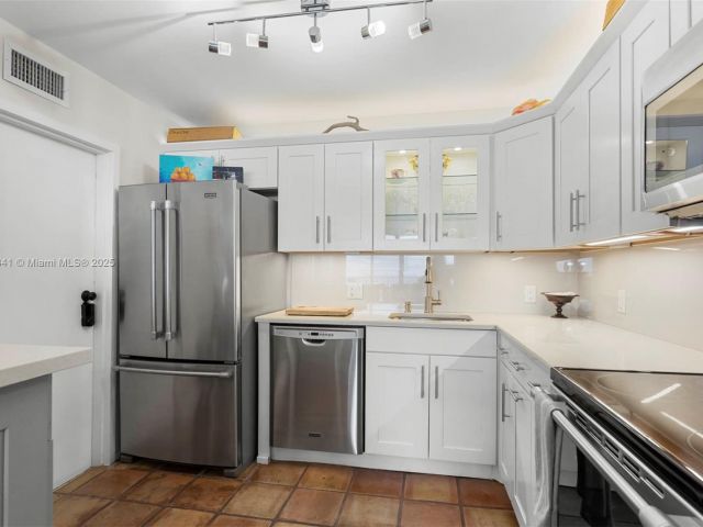 Apartment for rent  Unit #2302 - photo 6208051