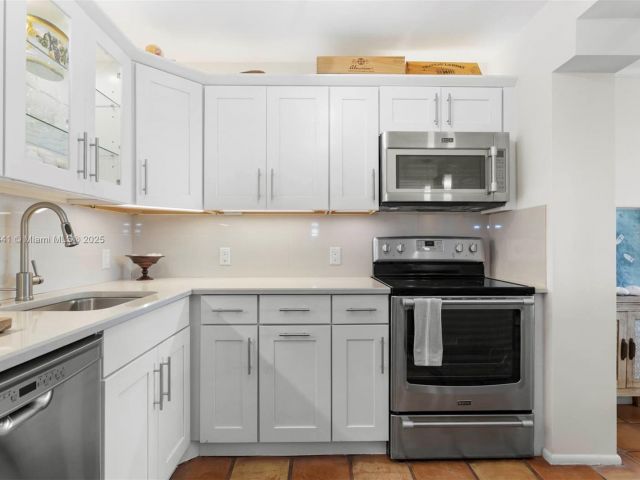 Apartment for rent  Unit #2302 - photo 6208053