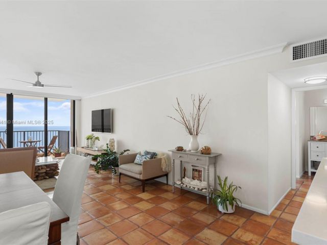 Apartment for rent  Unit #2302 - photo 6208055