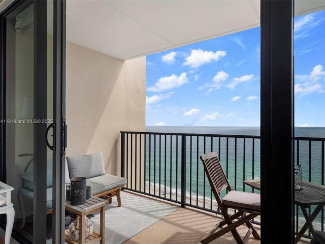 Apartment for rent  Unit #2302 - photo 6208061