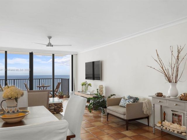 Apartment for rent  Unit #2302 - photo 6208064