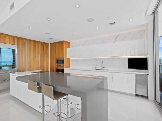 Apartment for sale  Unit #902 - photo 6208614