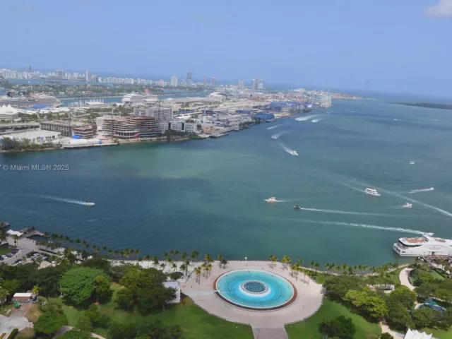 2-bedroom condo for sale in Miami - 50 Biscayne Blvd 4706 - MondialRealty