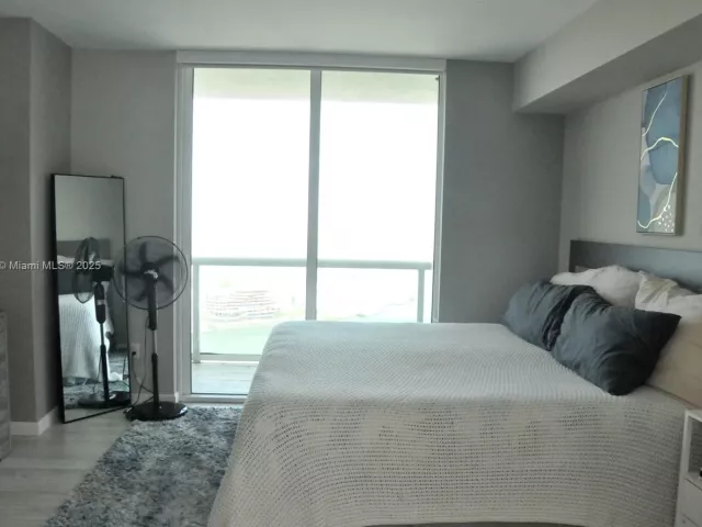 2-bedroom condo for sale in Miami - 50 Biscayne Blvd 4706 - MondialRealty