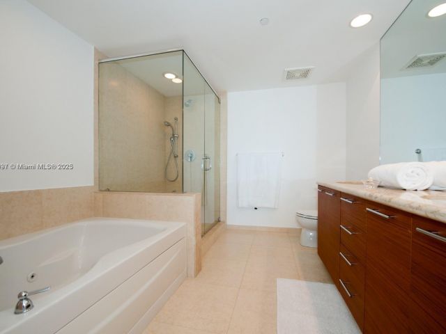 Apartment for sale  Unit #4706 - photo 6225915