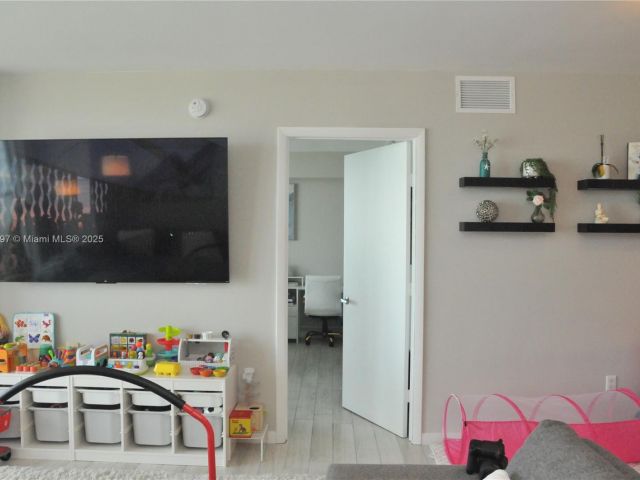 Apartment for sale  Unit #4706 - photo 6225923