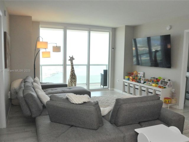 Apartment for sale  Unit #4706 - photo 6225925