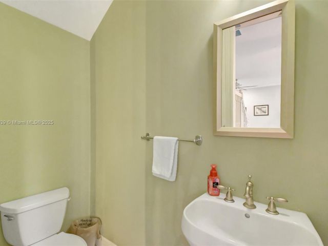 Home for sale at 1110 SE 4th Ave - photo 6223829