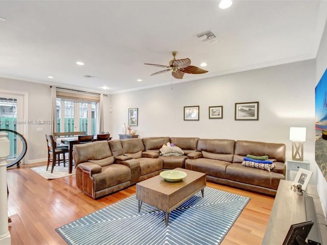 Home for sale at 1110 SE 4th Ave - photo 6223835