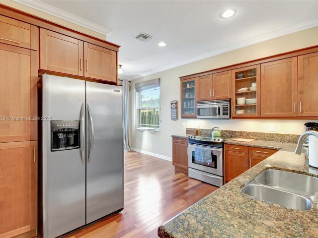 Home for sale at 1110 SE 4th Ave - photo 6223840