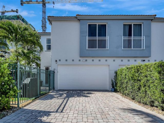 Home for sale at 1110 SE 4th Ave - photo 6223845