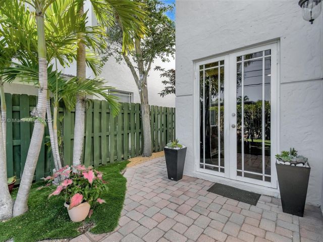 Home for sale at 1110 SE 4th Ave - photo 6223846