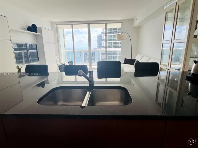 1-bedroom condo for rent in Hallandale Beach -  - MondialRealty