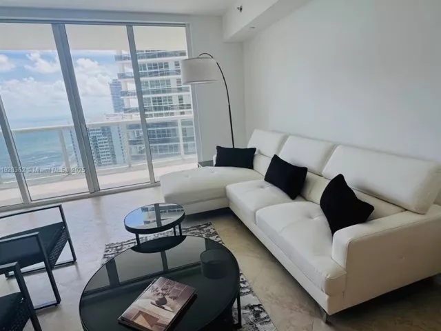 1-bedroom condo for rent in Hallandale Beach -  - MondialRealty