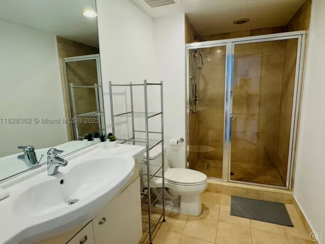 1-bedroom condo for rent in Hallandale Beach -  - MondialRealty