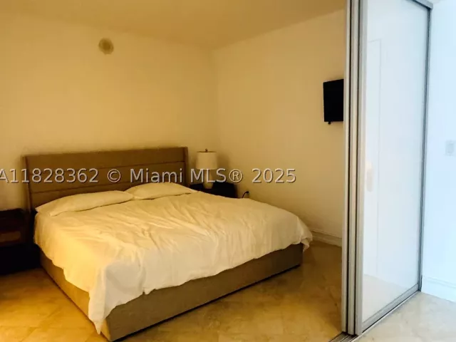 1-bedroom condo for rent in Hallandale Beach -  - MondialRealty