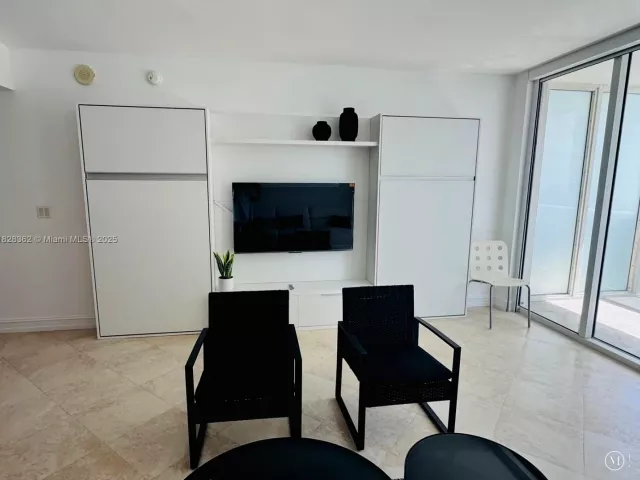 1-bedroom condo for rent in Hallandale Beach -  - MondialRealty