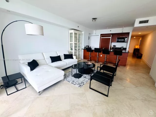 1-bedroom condo for rent in Hallandale Beach -  - MondialRealty