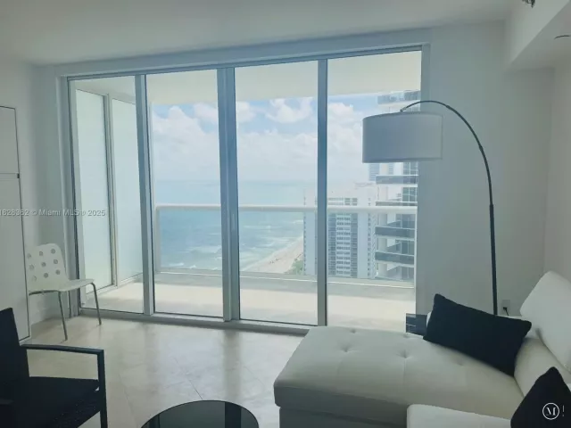 1-bedroom condo for rent in Hallandale Beach -  - MondialRealty