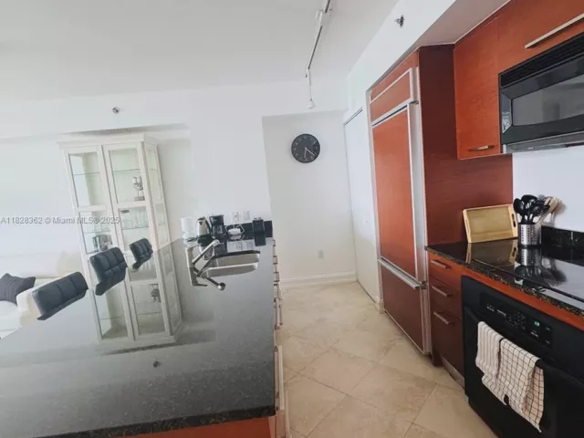 1-bedroom condo for rent in Hallandale Beach -  - MondialRealty