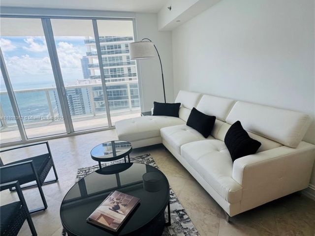 Apartment for rent  Unit # - photo 6617125