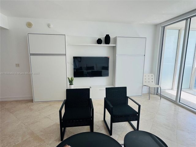 Apartment for rent  Unit # - photo 6617126