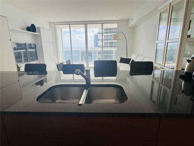 Apartment for rent  Unit # - photo 6617134