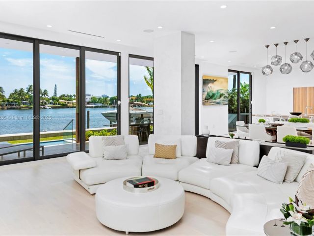 Home for sale at 1410 S Biscayne Point Rd - photo 6208308