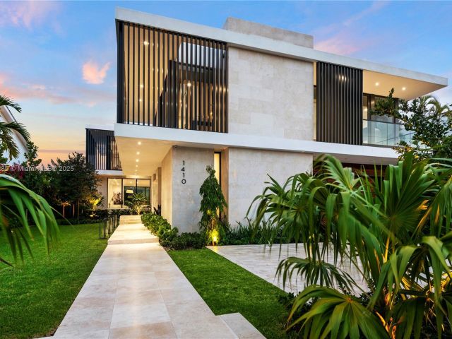 Home for sale at 1410 S Biscayne Point Rd - photo 6208318