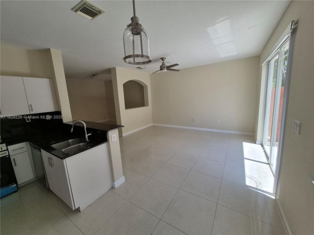 Home for rent at 7673 NW 116th Ave 7673 - photo 6238474