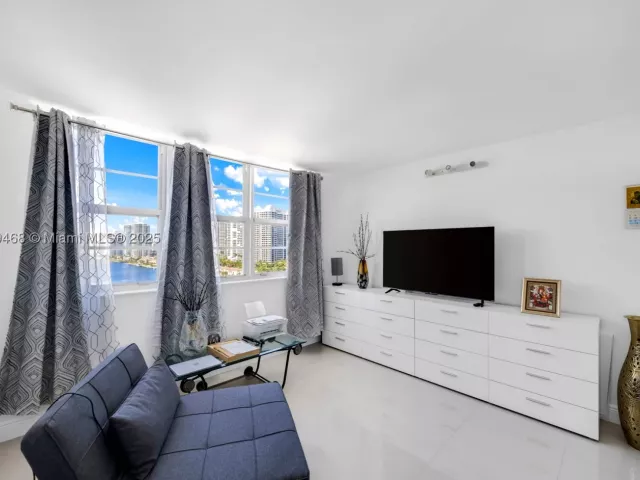 2-bedroom condo for sale in Hallandale Beach - 3161 S Ocean Dr 1510 - MondialRealty