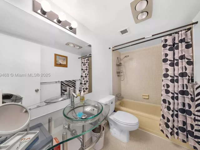 2-bedroom condo for sale in Hallandale Beach - 3161 S Ocean Dr 1510 - MondialRealty