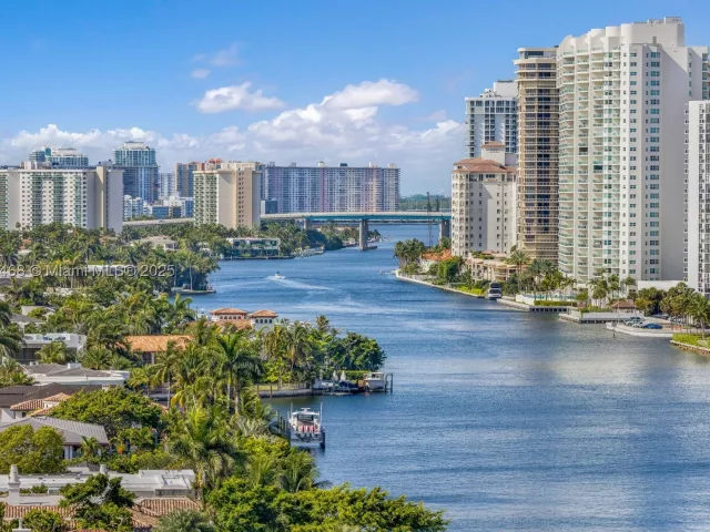 2-bedroom condo for sale in Hallandale Beach - 3161 S Ocean Dr 1510 - MondialRealty