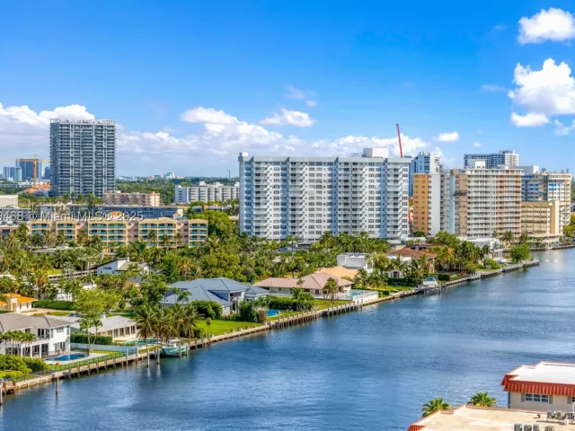 2-bedroom condo for sale in Hallandale Beach - 3161 S Ocean Dr 1510 - MondialRealty