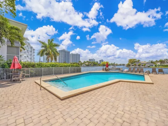 2-bedroom condo for sale in Hallandale Beach - 3161 S Ocean Dr 1510 - MondialRealty