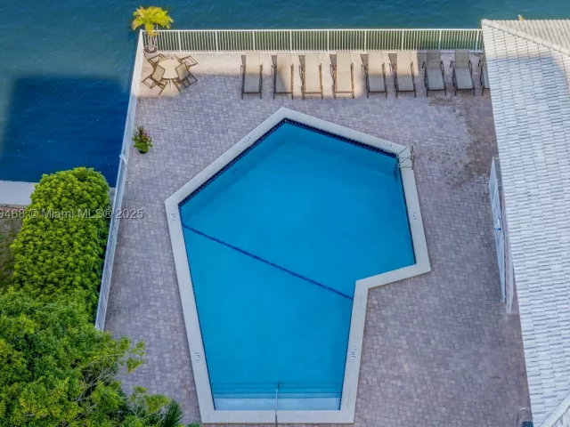 2-bedroom condo for sale in Hallandale Beach - 3161 S Ocean Dr 1510 - MondialRealty