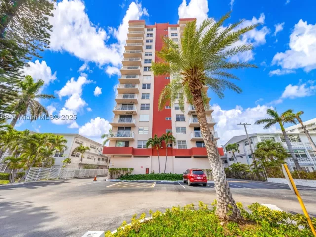 2-bedroom condo for sale in Hallandale Beach - 3161 S Ocean Dr 1510 - MondialRealty