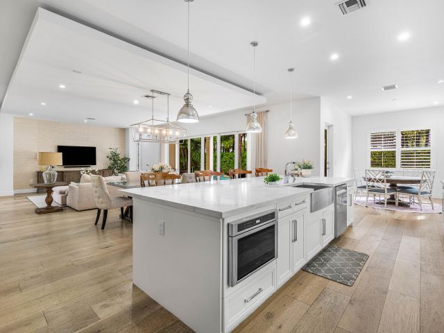 Home for sale at 200 NE 6th Court - photo 6216485