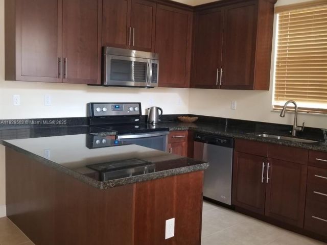 Home for rent at 14657 SW 14th St - photo 6210025