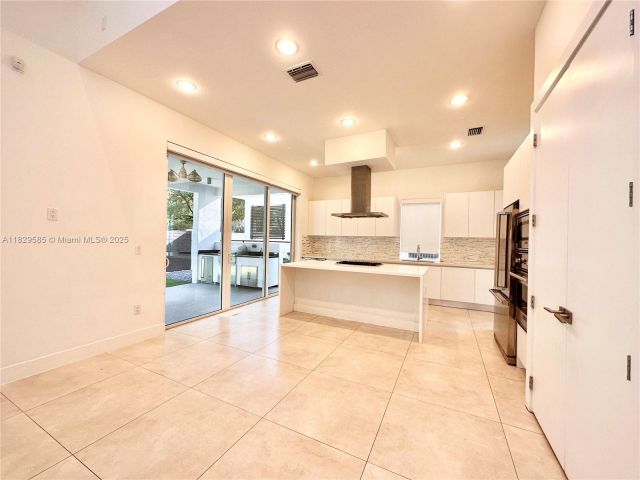 Home for rent at 10258 NW 74th Ter 0 - photo 6210254