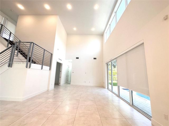 Home for rent at 10258 NW 74th Ter 0 - photo 6210261