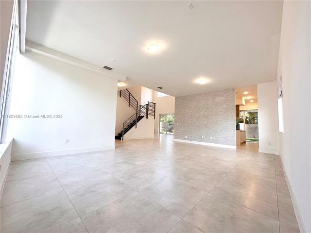 Home for rent at 10258 NW 74th Ter 0 - photo 6210263