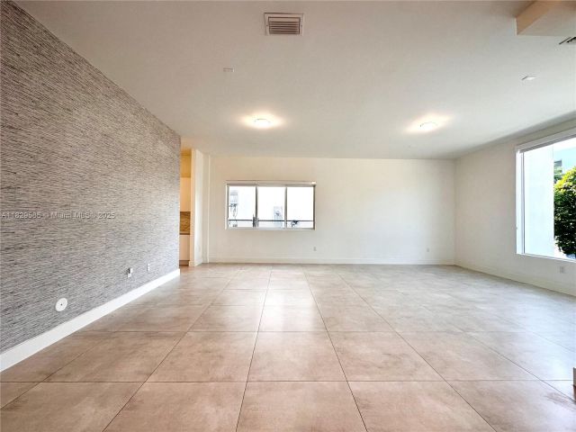 Home for rent at 10258 NW 74th Ter 0 - photo 6210264