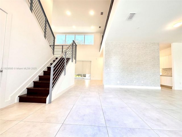 Home for rent at 10258 NW 74th Ter 0 - photo 6210267