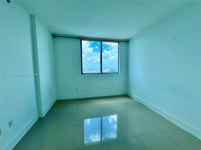 Apartment for rent  Unit #4410 - photo 6211117