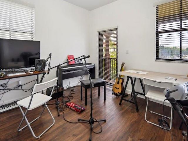 Home for rent at 7042 NW 103rd Path - photo 6211216